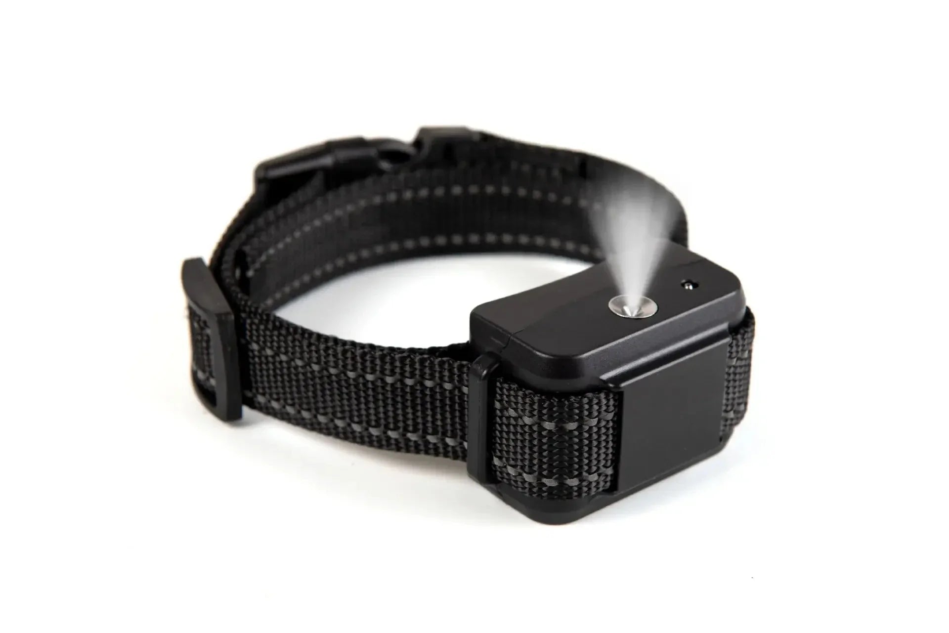 Schwarzes Anti-Bell-Halsband mit Sprühfunktion für Hunde, verstellbar, robustes Nylonmaterial.