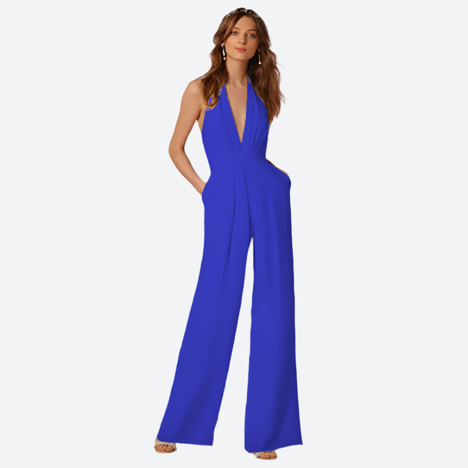 Frau im blauen Jumpsuit, ärmellos, elegantes Design, Mode, Abendkleidung, rosa Hintergrund.