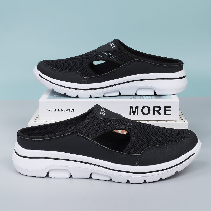 Schwarze Sportschuhe mit weißer Sohle, atmungsaktivem Mesh-Obermaterial und rutschfester Sohle, ideal für Freizeit und Sport.