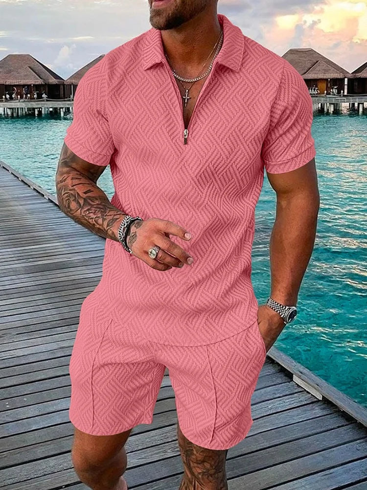 Herren Sommer-Set in Rosa, Kurzarm-Poloshirt und Shorts, ideal für Strandurlaub. Modisch, bequem, perfekt für warme Tage am Meer.