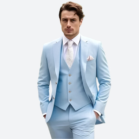 Himmelblauer Anzug für Herren, ideal für Hochzeiten und formelle Anlässe. Eleganter, einreihiger Schnitt mit Weste und Notch-Revers.