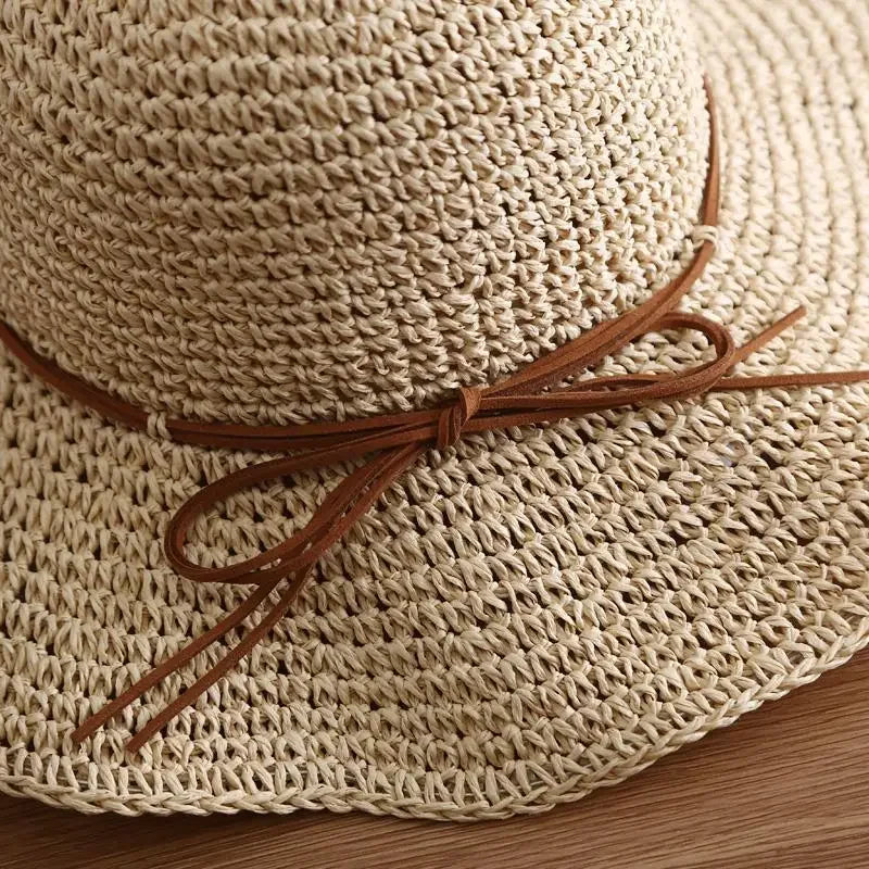 Strohhut für Damen, idealer Sonnenschutz im Sommer. Handgefertigt, modisch und leicht, perfekt für Strand und Freizeit.