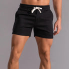 Schwarze Herren-Shorts aus 100% Baumwolle, modisch und hochwertig, mit Seitentaschen und Reißverschluss. Perfekt für Sommer und Freizeit.
