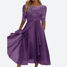 Elegantes lila Spitzenkleid für Damen, knielang, mit halblangen Ärmeln, ideal für Abendveranstaltungen.