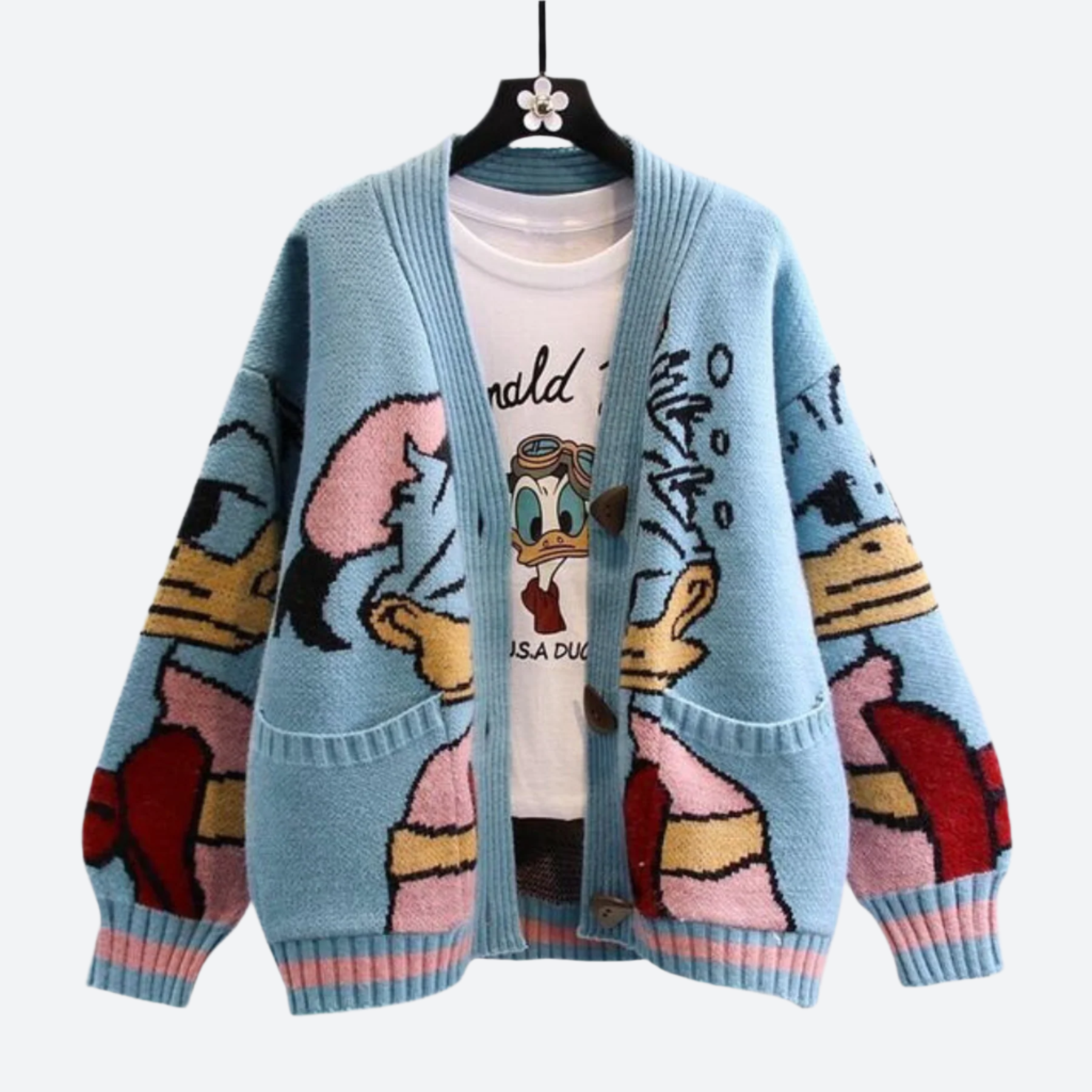 Blaue Strickjacke mit Donald-Duck-Motiv, Cartoon-Design, lässiger Stil, ideal für Disney-Fans, modische Damenbekleidung, gemütlich und trendig.