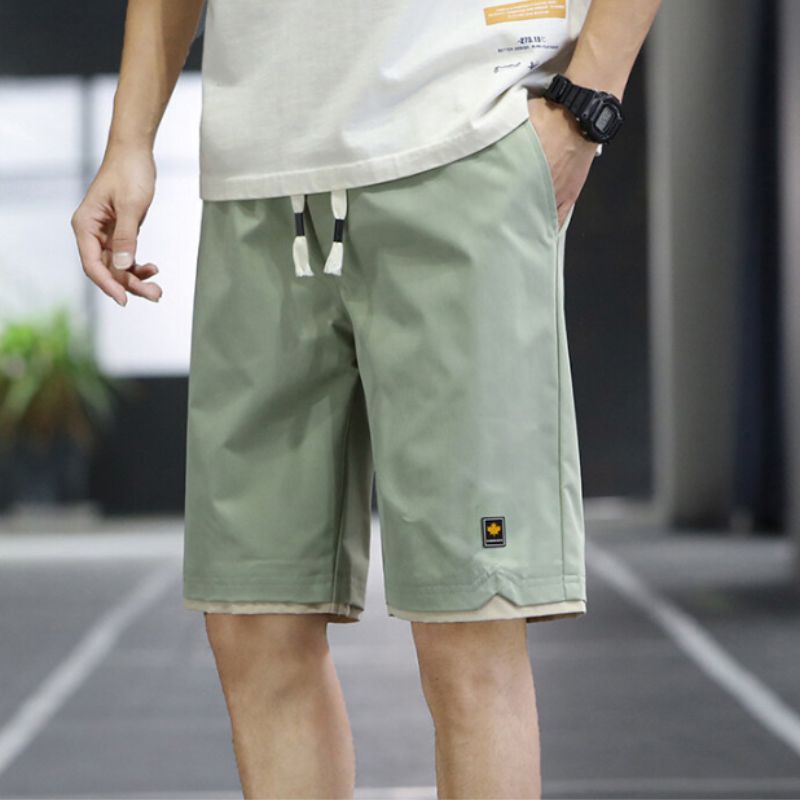 Grüne Fitness-Shorts für Herren, atmungsaktiv, ideal für Sommer-Workouts, sportlich.