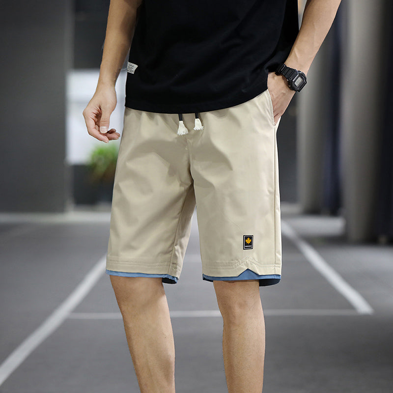 Beige Herren-Shorts, sportlich, Sommermode, Fitness, atmungsaktiv, urbaner Stil.