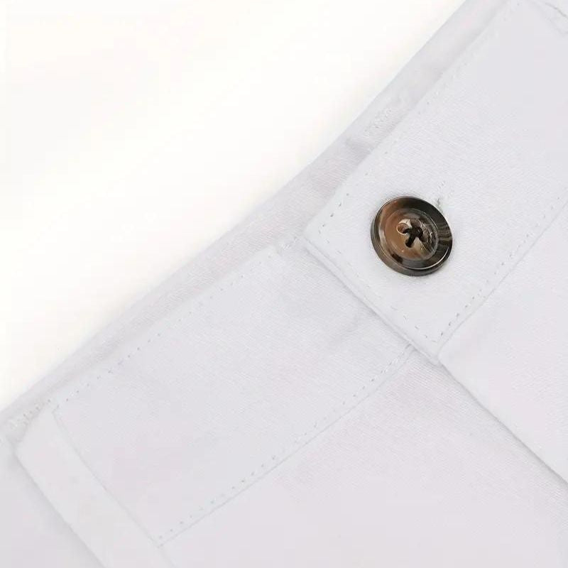 Weiße Anzughose mit Knopfdetail, elegante Herrenmode, hochwertige Baumwolle.
