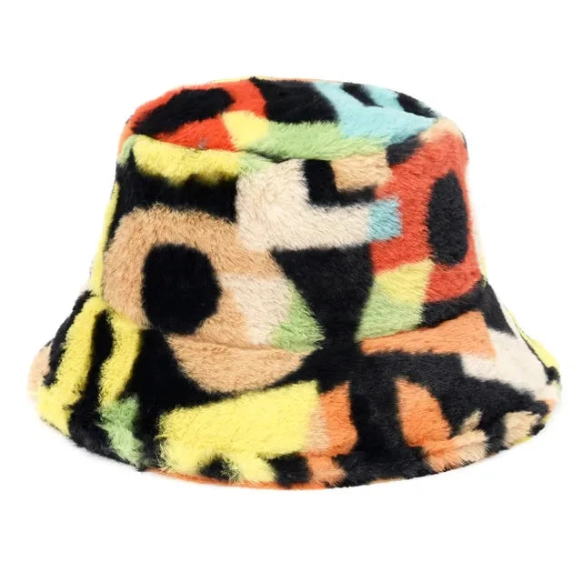 Bunter Kunstpelz-Bucket-Hut mit Leopardenmuster, ideal für Damen im Winter. Flauschig, warm und stilvoll für Outdoor-Aktivitäten.
