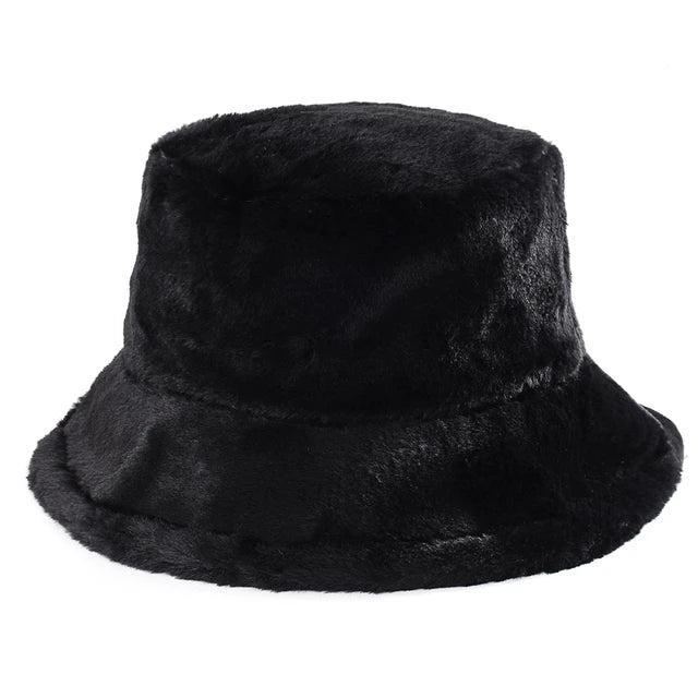 Schwarzer Kunstpelz-Bucket-Hut für Damen, flauschig und warm, ideal für Wintermode. Perfekt als Outdoor-Accessoire und modischer Sonnenhut.