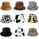 Flauschige Kunstpelz-Bucket-Hüte in verschiedenen Mustern: Leoparden, Zebra, Kuhflecken. Perfekt für Winter, Damenmode, Outdoor, warm und stylisch.