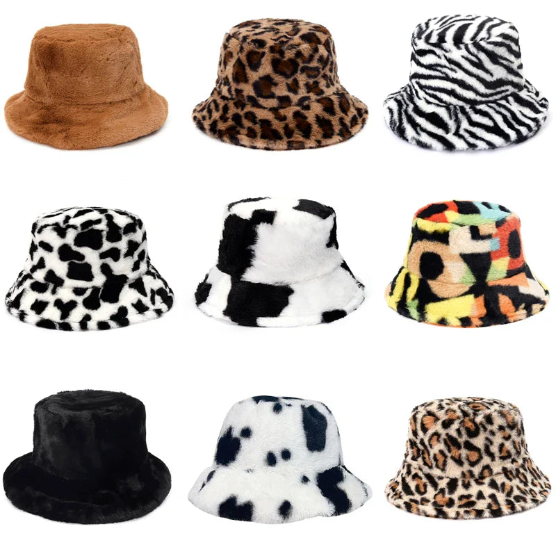 Flauschige Kunstpelz-Bucket-Hüte in verschiedenen Mustern: Leoparden, Zebra, Kuhflecken. Perfekt für Winter, Damenmode, Outdoor, warm und stylisch.