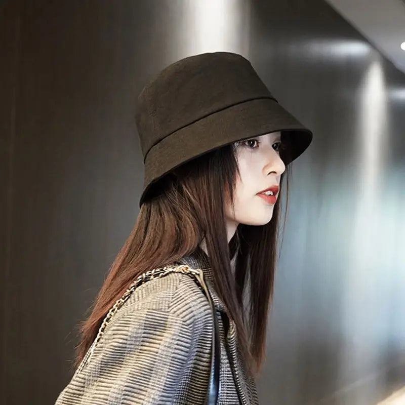 Schwarzer Baumwoll-Bucket Hat, faltbar, ideal für Outdoor-Aktivitäten. Modischer Fischerhut für Damen und Herren, vielseitig und stilvoll.