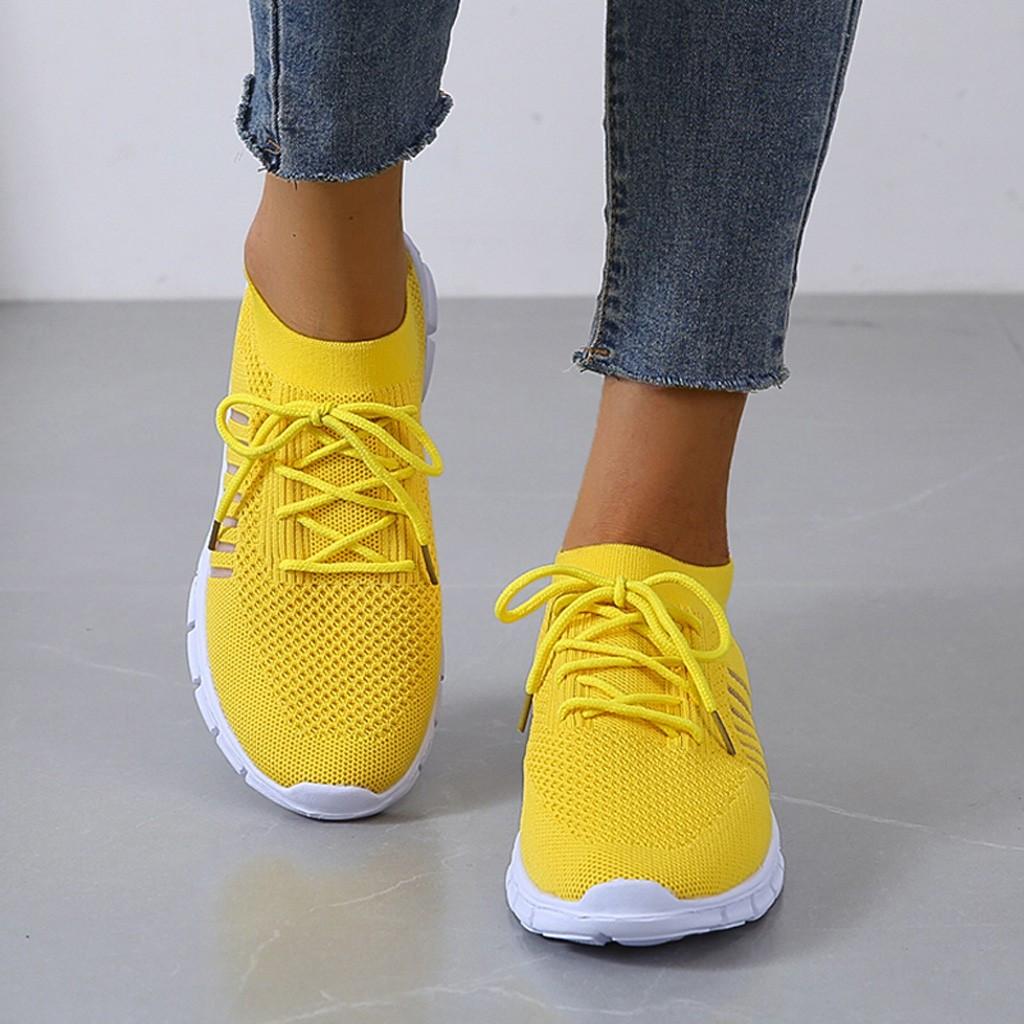 Damen Sneaker in leuchtendem Gelb, atmungsaktiv und bequem, ideal für Freizeit und Sport. Modische Turnschuhe mit flexibler Sohle und Schnürung.