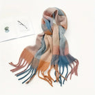 Weicher, mehrfarbiger Schal mit Fransen aus Kaschmir-Mischung, ideal für Herbst und Winter. Modisches Accessoire für Damen und Herren.