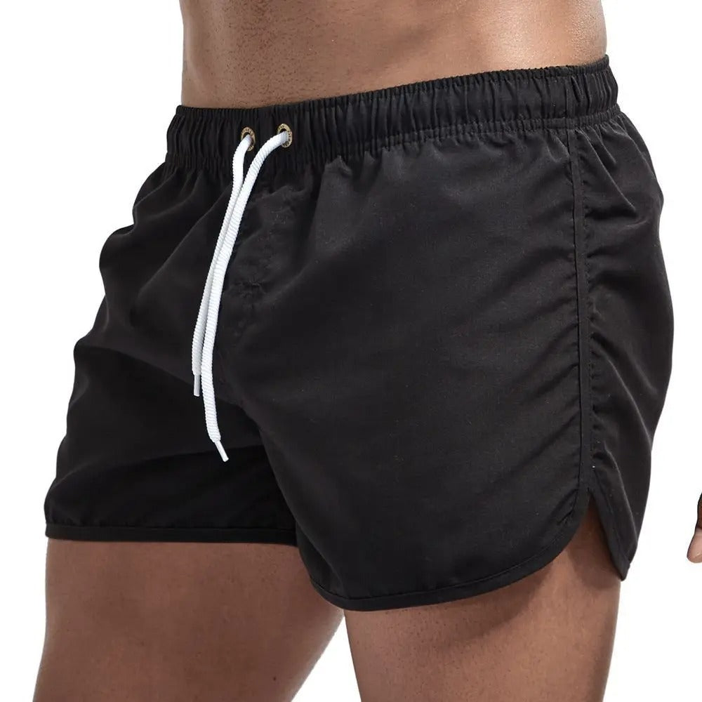 Schwarze Herren-Badeshorts mit Kordelzug, sportlich, bequem, ideal für Strand und Schwimmen.
