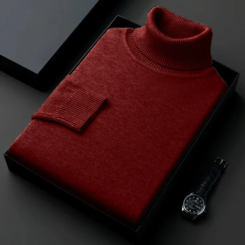 Eleganter Rollkragenpullover in Bordeauxrot, aus weichem Strick, ideal für Herbstmode. Perfekt kombiniert mit einer stilvollen Armbanduhr.