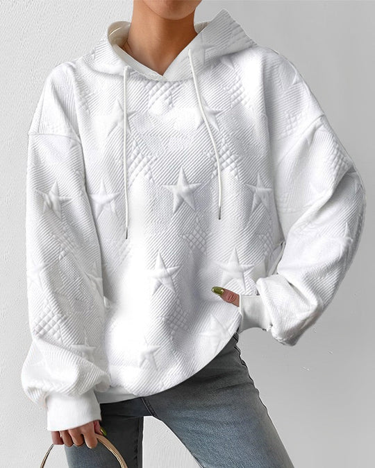 Weißer Kapuzenpullover mit Sternenmuster, lässig und modisch. Perfekt für Damenmode, Herbst- und Winteroutfits. Bequem und stilvoll.