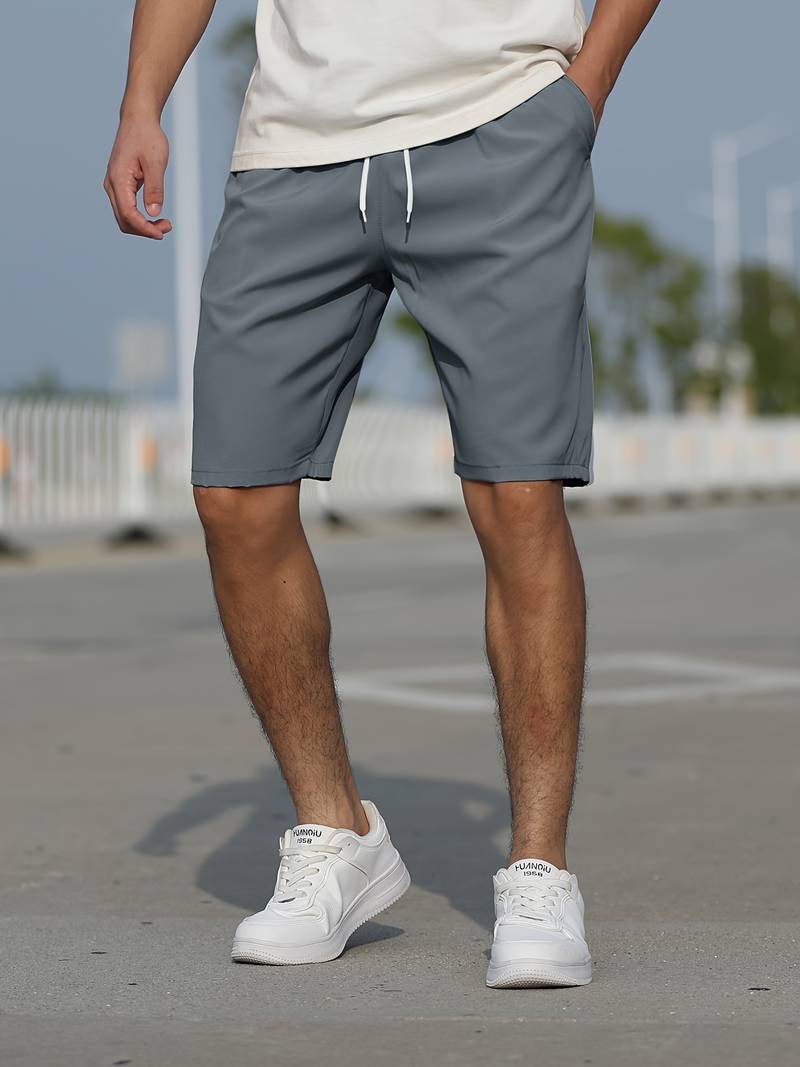 Graue Herren-Shorts, sportlich, knielang, mit Kordelzug, ideal für Sommer und Freizeit.
