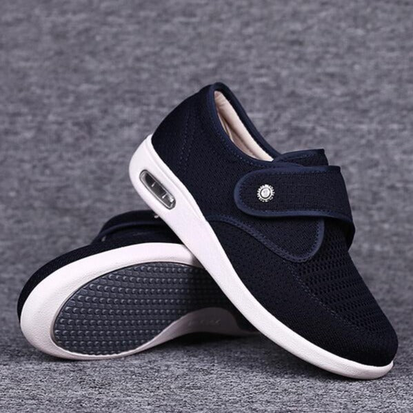 Bequeme schwarze Sneaker mit Klettverschluss und Luftpolstersohle für Damen. Ideal für Alltag und Sport. Atmungsaktives Material, rutschfeste Sohle.