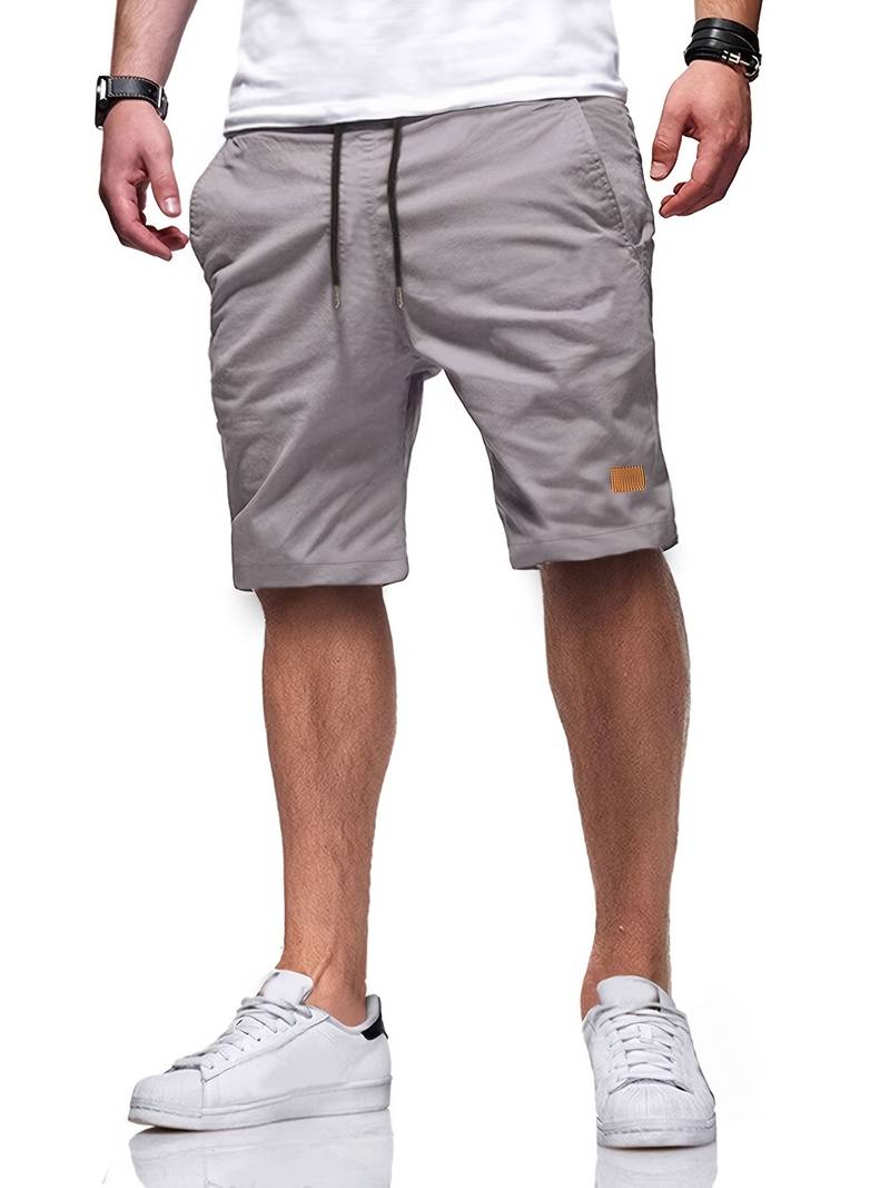Graue Herren-Shorts aus Baumwolle, knielang, mit Kordelzug, lässiger Sommerstil.