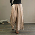 Damenhose mit weitem Bein, beige mit schwarzen Streifen, aus Leinen. Perfekt für lässige Outfits und bequeme Mode.