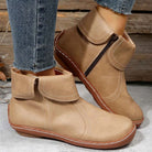Damenstiefeletten aus Leder in Beige mit Reißverschluss, bequeme Passform, ideal für Herbstmode. Perfekt kombinierbar mit Jeans.