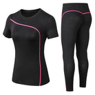 Damen Sportset in Schwarz mit rosa Zierstreifen, bestehend aus T-Shirt und Leggings. Ideal für Fitness, Yoga und Sportbekleidung.