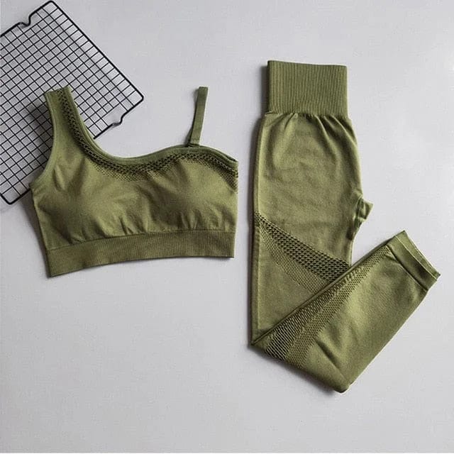 Grünes Sportset für Damen, bestehend aus Sport-BH und Leggings, ideal für Fitness und Yoga. Atmungsaktiv, elastisch, modisch.