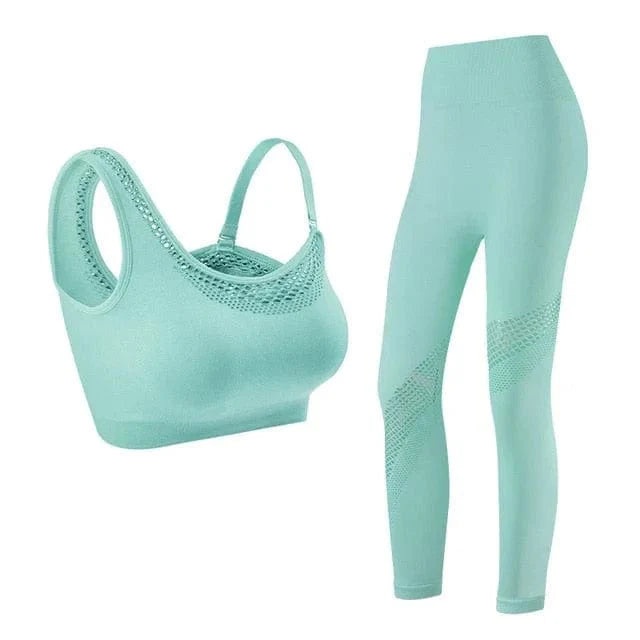 Damen Sportset in Minzgrün, bestehend aus nahtlosem Sport-BH und Leggings. Ideal für Yoga und Fitness. Atmungsaktiv und elastisch.