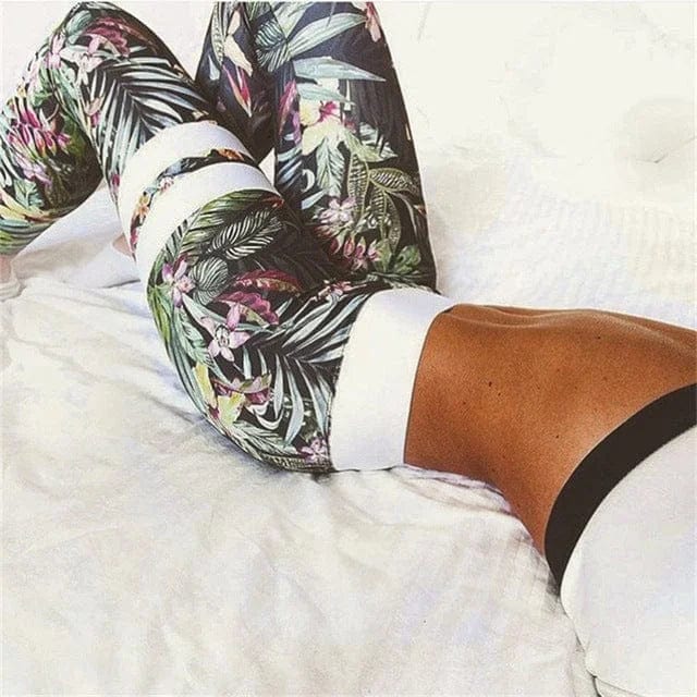 Grünes Sportset mit floralen Mustern, ideal für Yoga und Fitness. Hochwertige Leggings, bequem und stilvoll. Perfekt für aktive Frauen.
