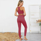 Damen-Sportset in Koralle, bestehend aus Leggings und Sport-BH. Ideal für Fitness und Yoga. Atmungsaktiv, elastisch, klassischer Schnitt.