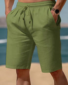 Grüne Leinen-Sommershorts für Herren, elegant, bequem, mit Kordelzug, ideal für Strand.