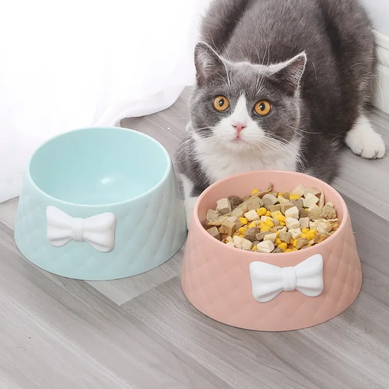 Katzennapf-Set mit Schleifen-Design, ideal für Trocken- und Nassfutter. Perfekt für Katzenliebhaber, die stilvolle und funktionale Futternäpfe suchen.