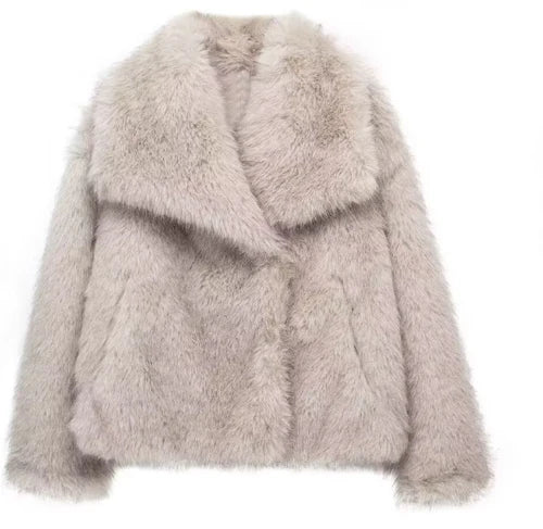 Damen Kunstpelzjacke in Beige, stilvoll und warm. Perfekt für Herbst und Winter. Modetrend 2023, ideal für elegante Outfits und Anlässe.