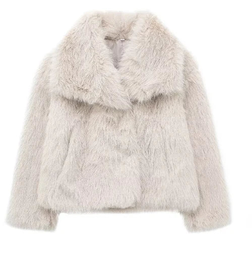 Eleganter Kunstpelzmantel in Cremeweiß, ideal für Wintermode. Flauschig, stilvoll und warm, perfekt für trendbewusste Damen.