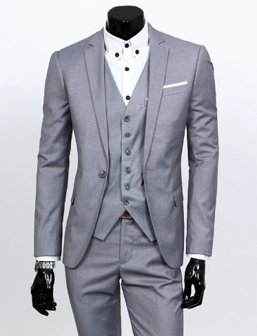 Eleganter grauer Anzug für Herren, dreiteilig mit Weste, ideal für Business und formelle Anlässe. Hochwertige Herrenmode, stilvoll und modern.