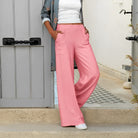 Damenhose in Rosa, lässig und stilvoll, ideal für Freizeitmode. Perfekt kombinierbar, bequem und modern. Trendige Freizeithose für Damen.