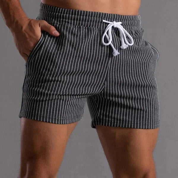Gestreifte Herren-Badeshorts mit Kordelzug, bequem und stilvoll, ideal für Strand und Pool. Hochwertige Materialien, perfekte Passform.