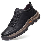 Schwarzer Herren-Sneaker aus Leder mit rutschfester Sohle, ideal für Outdoor-Aktivitäten. Bequeme Passform, modisches Design, langlebig.