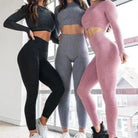 Damen-Sportset in Schwarz, Grau und Rosa, nahtloses Design, ideal für Fitness und Yoga. Hochwertige Leggings und Crop-Top für maximalen Komfort.