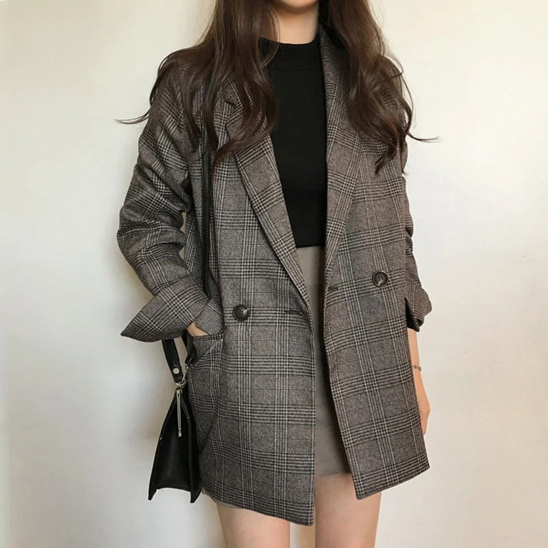 Damen Blazer kariert, modisch und elegant, ideal für Business und Freizeit. Hochwertige Verarbeitung, zeitloses Design, vielseitig kombinierbar.