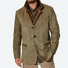 Herren Wildlederjacke in Olivgrün mit braunem Kragen, stilvoll und elegant. Perfekt für Herbstmode, hochwertige Materialien, zeitloses Design.