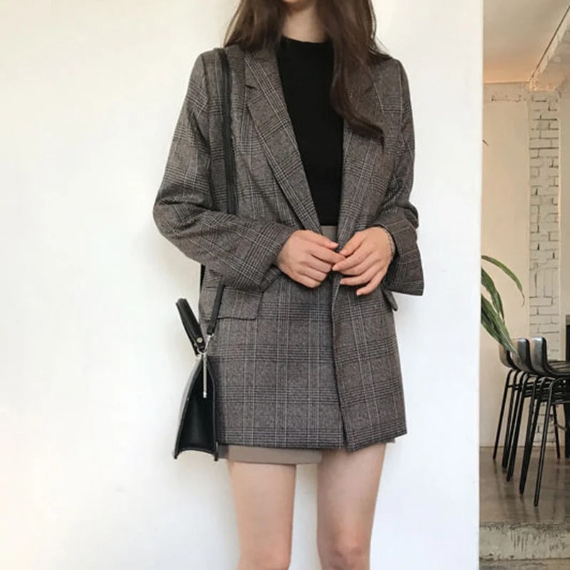 Damen Blazer kariert, oversized, modisch, ideal für Business und Freizeit. Eleganter Look, vielseitig kombinierbar, zeitloser Stil.