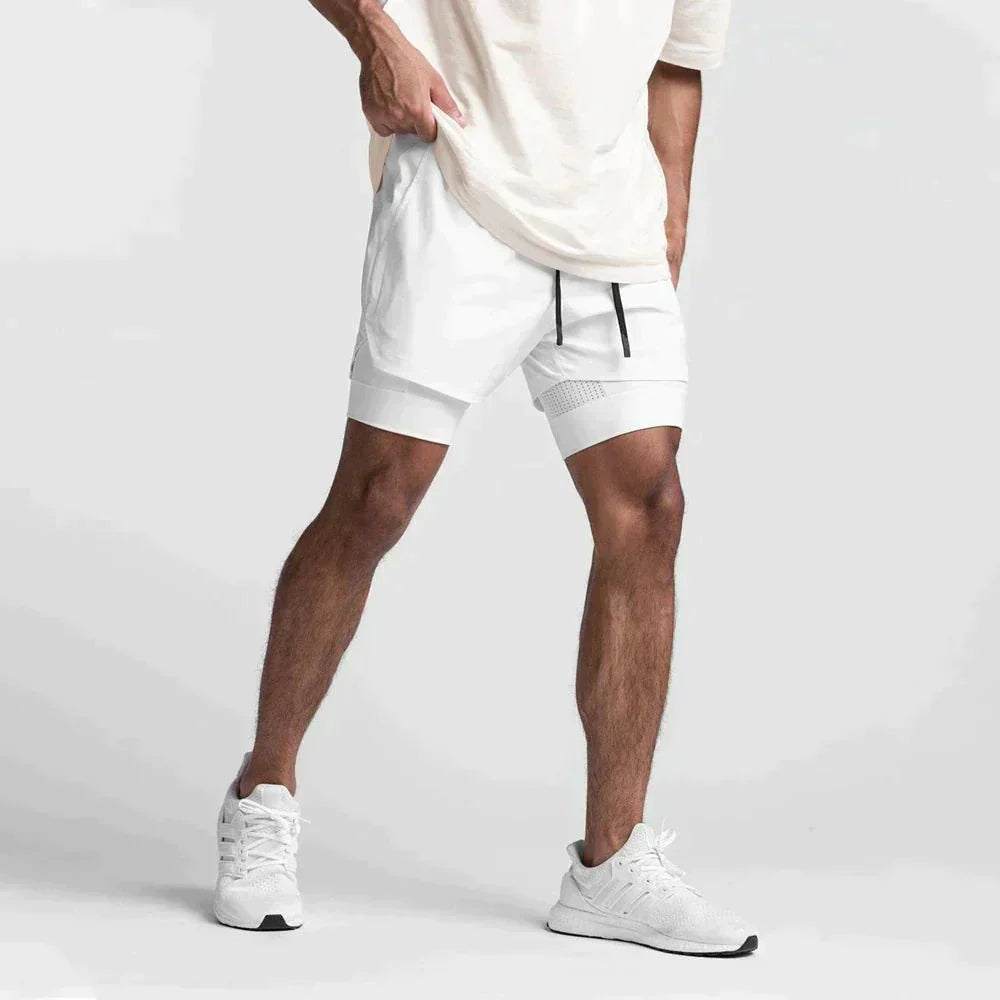 Weiße Herren-Trainingsshorts, atmungsaktiv, sportlich, Müller Mode, Fitnessbekleidung.