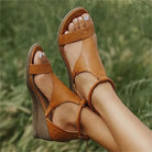 Orthopädische Ledersandalen für Damen, bequem und stilvoll, ideal für Sommermode. Perfekt für lange Spaziergänge und Freizeitaktivitäten.