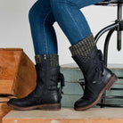 Damenstiefel aus schwarzem Leder mit Reißverschluss, warmem Strickbündchen und flachem Absatz. Perfekt für Herbstmode und Outdoor-Aktivitäten.