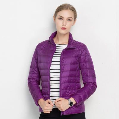 Lila Daunenjacke für Damen, leicht und warm, ideal für Herbst und Winter. Modisches Design, perfekt für Outdoor-Aktivitäten und Alltag.