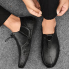Schwarze Herren-Sneaker aus echtem Leder, rutschfest, bequem, ideal für Herbst, lässiger Stil, Slip-On-Design, perfekt für Outdoor-Aktivitäten.