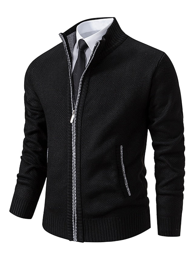Elegante schwarze Strickjacke für Herren mit Reißverschluss, ideal für Business- und Freizeitoutfits. Stilvoll, modern, vielseitig einsetzbar.